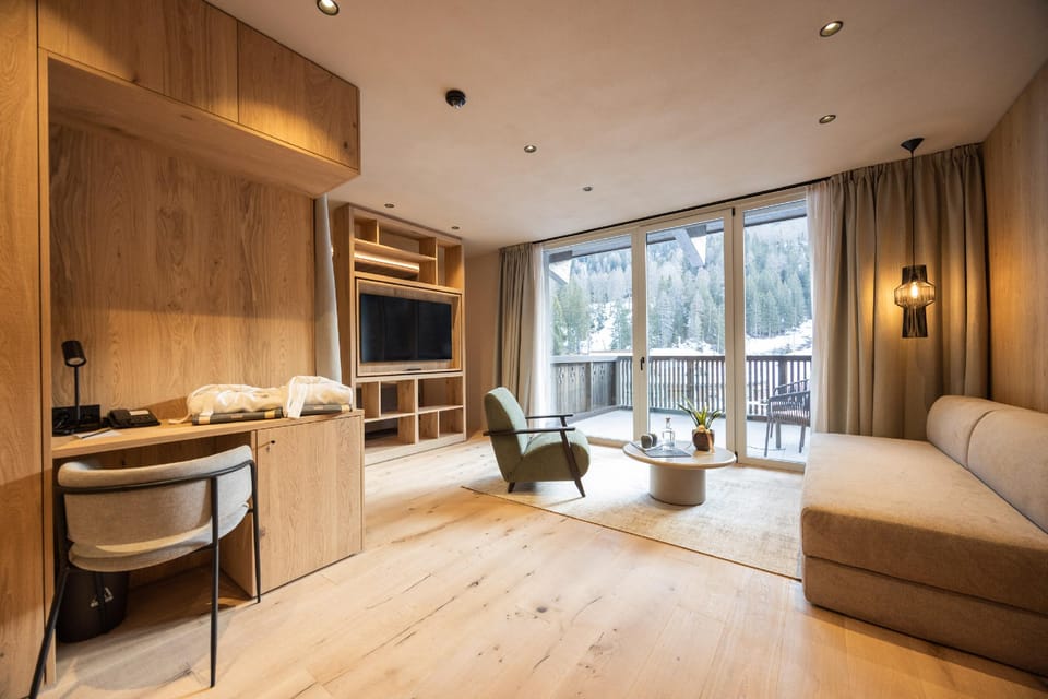 Shared lounge/TV area
