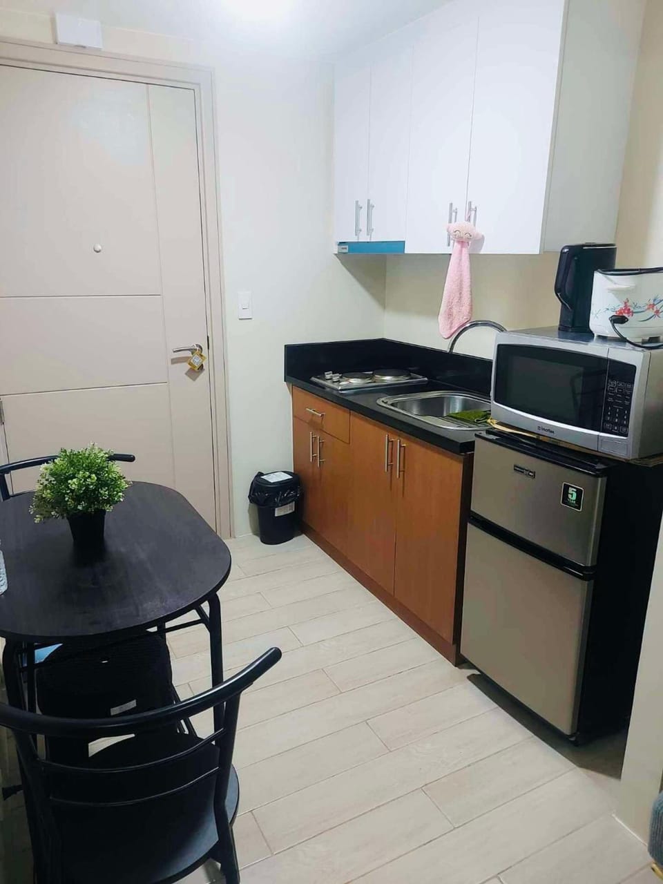 Jennie's Lucky 5m Suite Hotel in Pasay