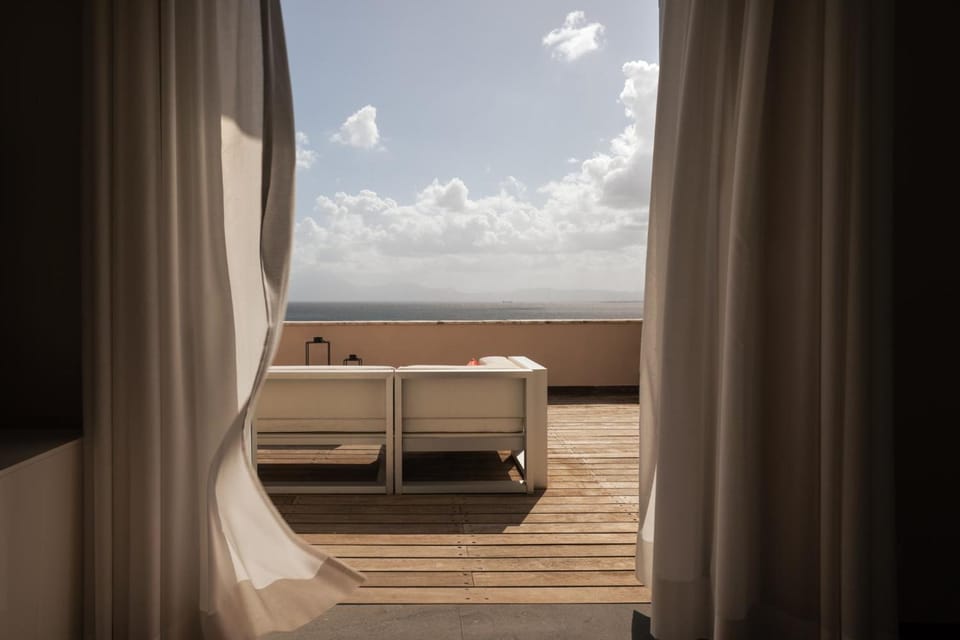 Caracciolo 13 Rooftop & Suites Hotel in Naples