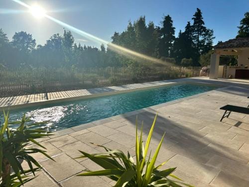 Le Jas de la Cascade Hotel in Cavaillon