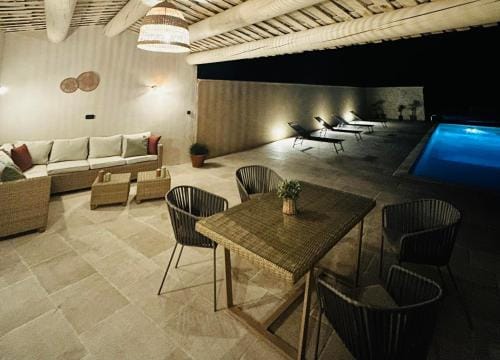 Le Jas de la Cascade Hotel in Cavaillon
