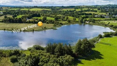 Lakeside Cottage Hotel in Longford