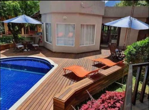 Chale Penedo no Centro com Piscina,Hidro e Sauna ! Hotel in Resende