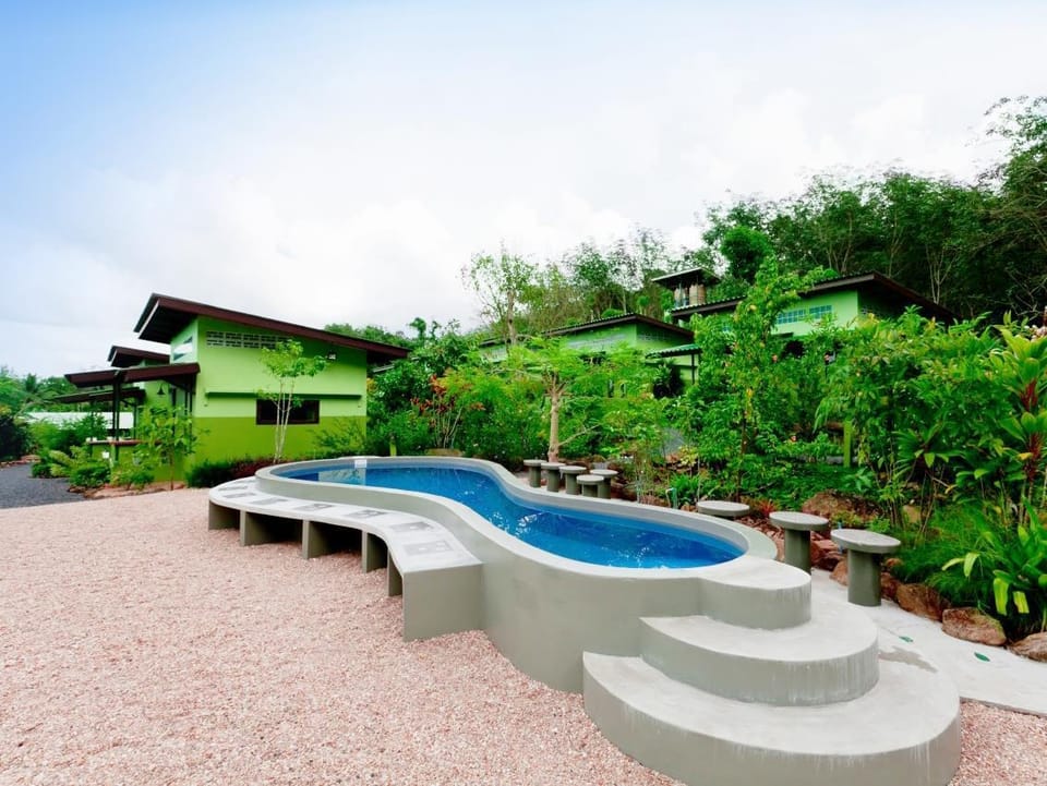 The Mouth Resort Resort in Khuekkhak