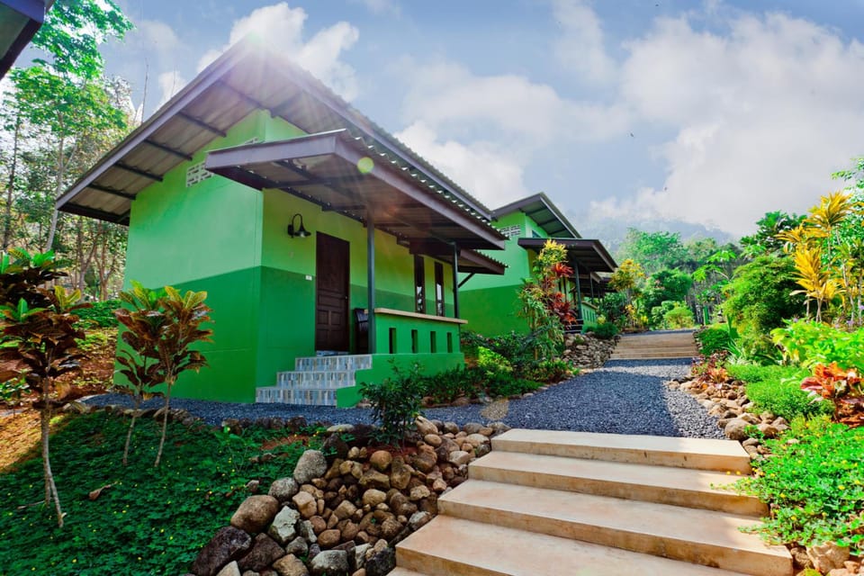 The Mouth Resort Resort in Khuekkhak