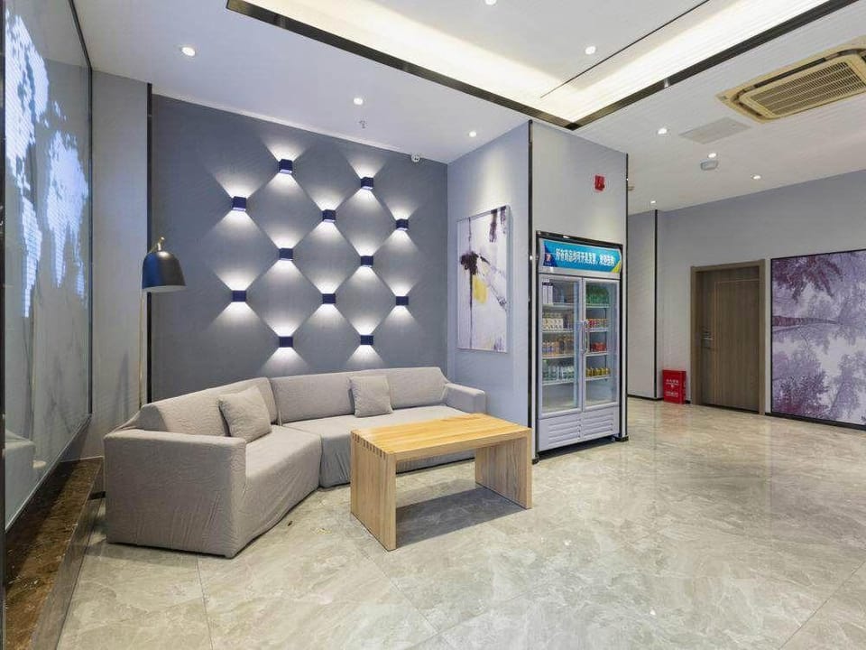 7 Days Premium Nanchang Train Station Hotel in China
