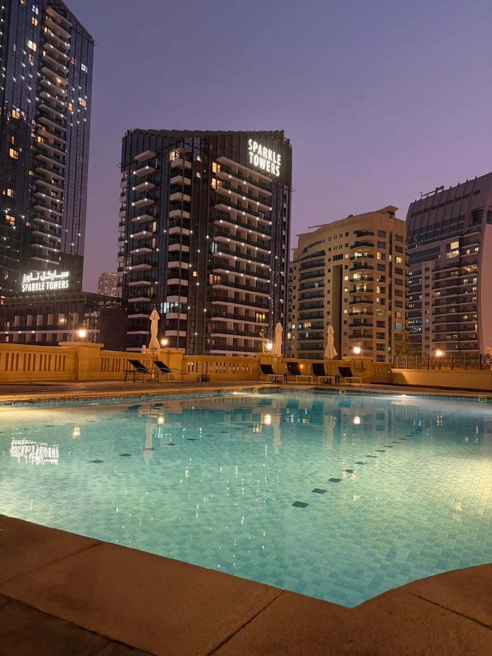 Swimming pool [outdoor]