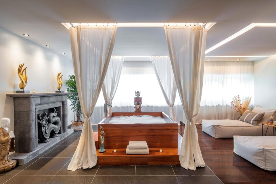 Hotel Évian-les-Bains by Leonardo Hotels Hotel in Évian-les-Bains