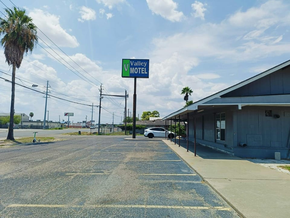Valley Motel Corpus Christi Near Airport I 37 Hotel in Corpus Christi