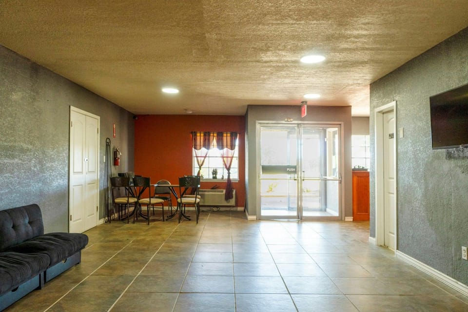 Woodfield Inn & Suites Hotel O, Yoakum TX 111 Hotel in Rio Grande