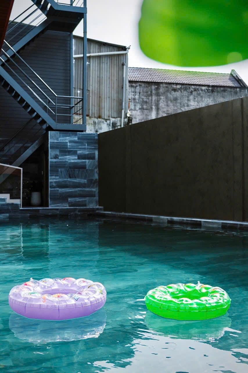 Swimming pool [outdoor]