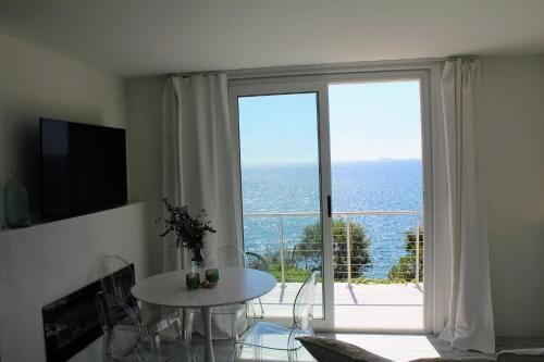Conca Verde c21- BEACH FRONT little villas POOL, private JACUZZI sea view Hotel in Liguria