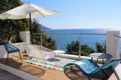 Conca Verde c21- BEACH FRONT little villas POOL, private JACUZZI sea view Hotel in Liguria