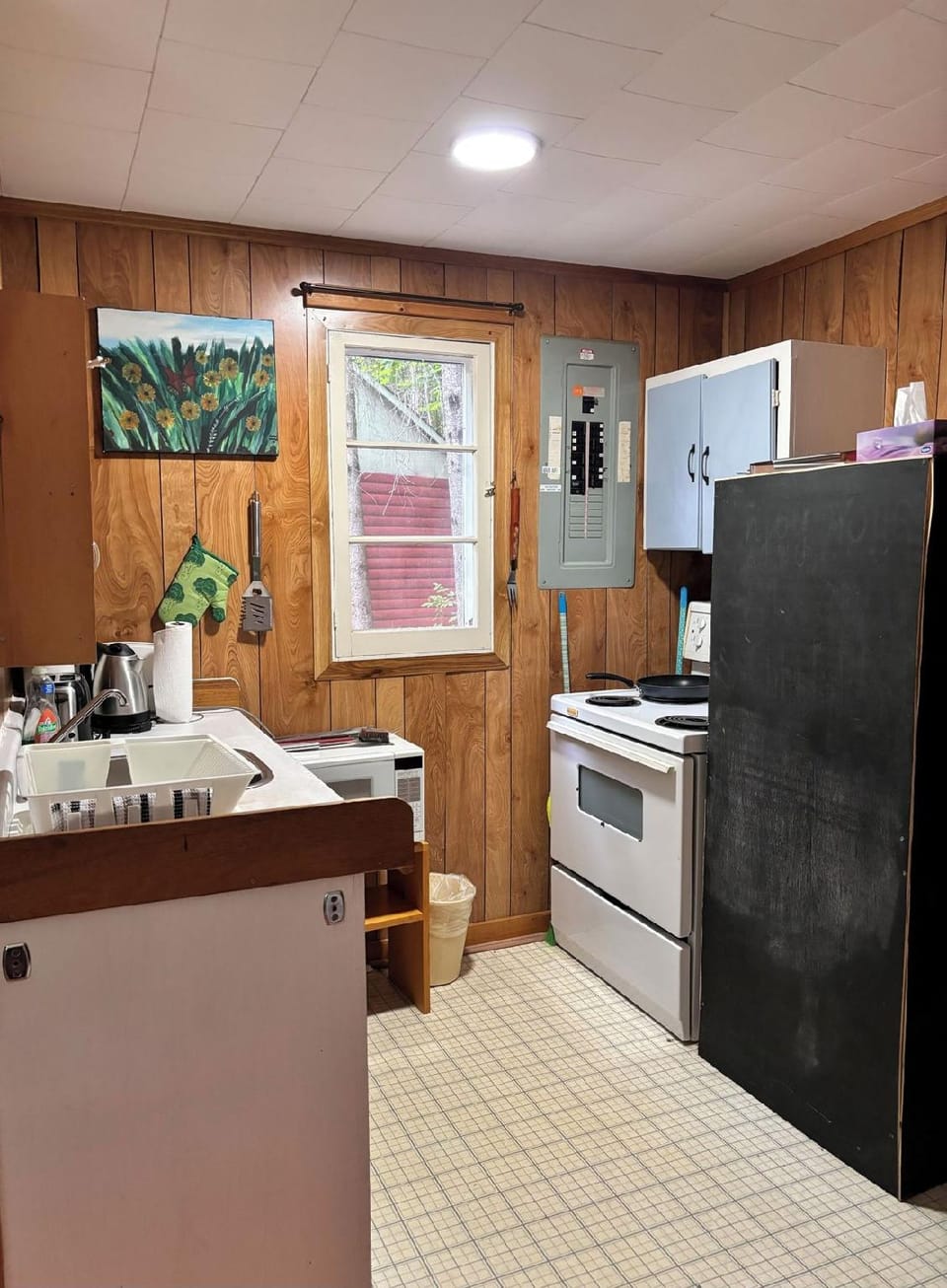 Lakefront Hideaway Resort Hotel in Kawartha Lakes
