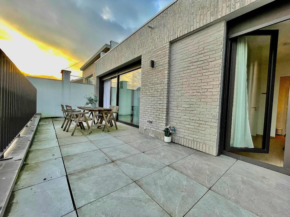 Modern 2BR Penthouse Near Diamond District by Oneluxstay Hotel in Antwerp