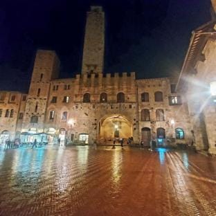 Charming San Gimignano Apartment With City Views Hotel in San Gimignano
