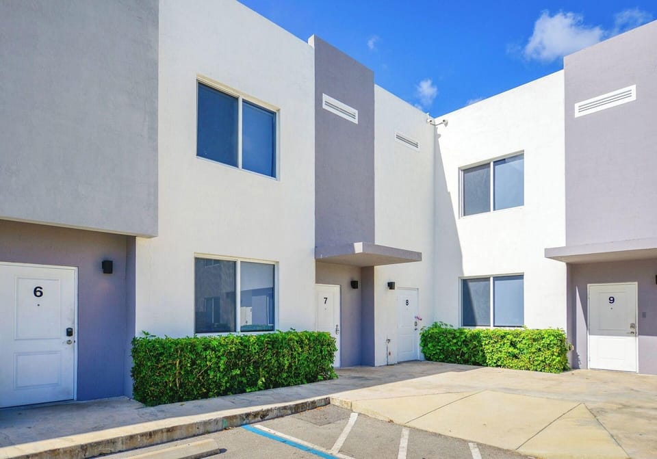 Stylish Townhouses by Design District Hotel in Golden Glades