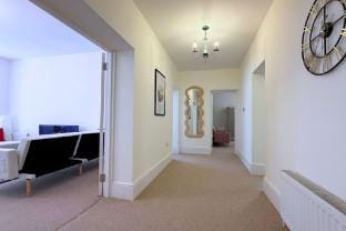 ft Huge, 3Bed 3Bath, AC, 5 mins to St James Park, Buckingham Palace Hotel in City of Westminster