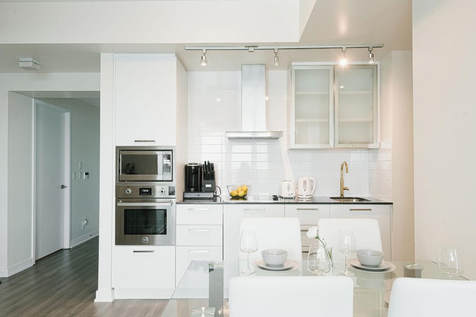Beautiful Luxurious Modern Condo Hotel in Toronto