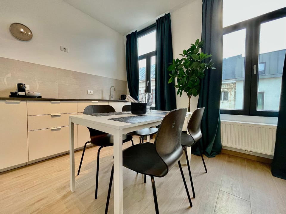 Luxury Dlx 1BR Near Fashion District by Oneluxstay Hotel in Antwerp