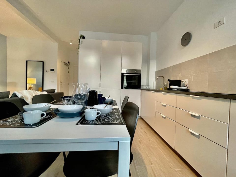 Luxury Dlx 1BR Near Fashion District by Oneluxstay Hotel in Antwerp