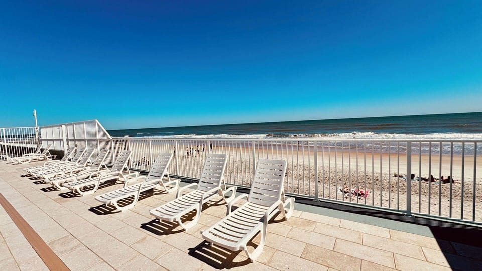 Beachline Breeze on the Strip Hotel in Florida
