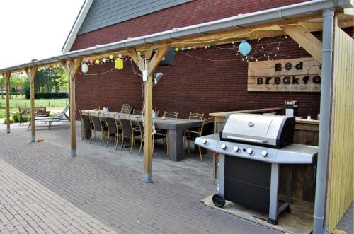 Bed and breakfast Wouw Hotel in North Brabant (province)