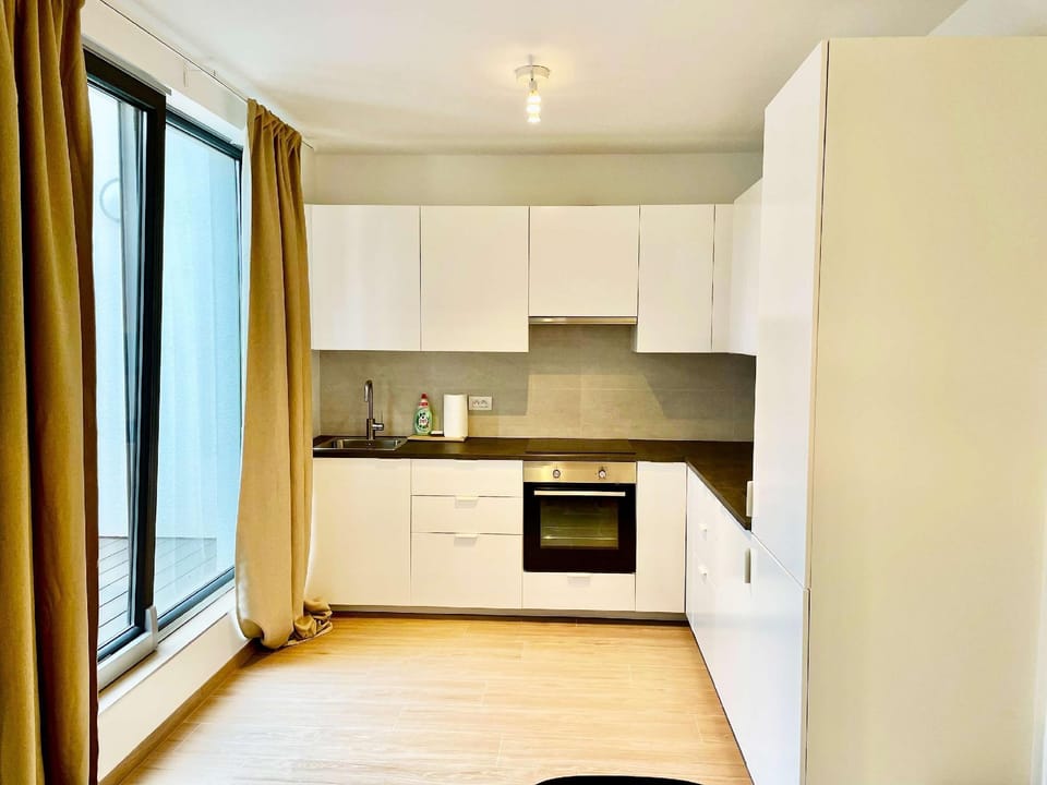 Luxury 2BR 2BA Near Fashion District by Oneluxstay Hotel in Antwerp