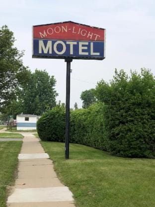 Moonlight Motel Hotel in Melvindale