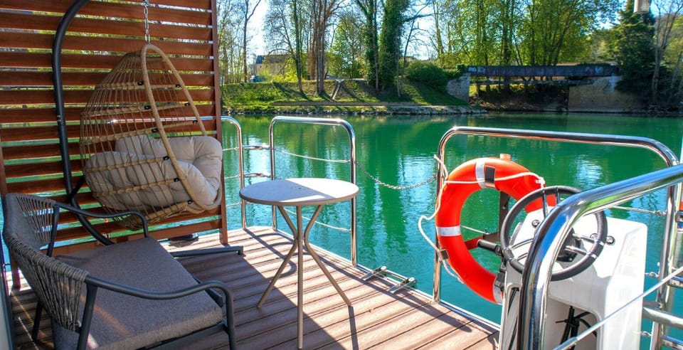L'Escale Royale Poissy Ile de Migneaux Hotel in Poissy