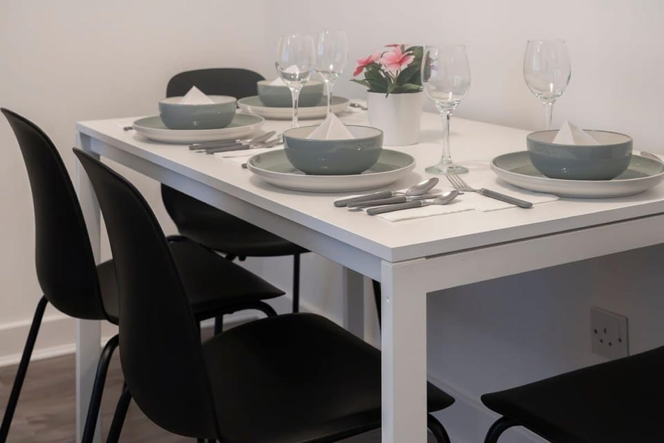2 Bedroom Apartment-free Parking Hotel in England