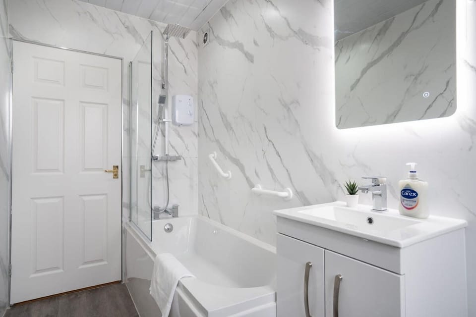 2 Bedroom Apartment-free Parking Hotel in England