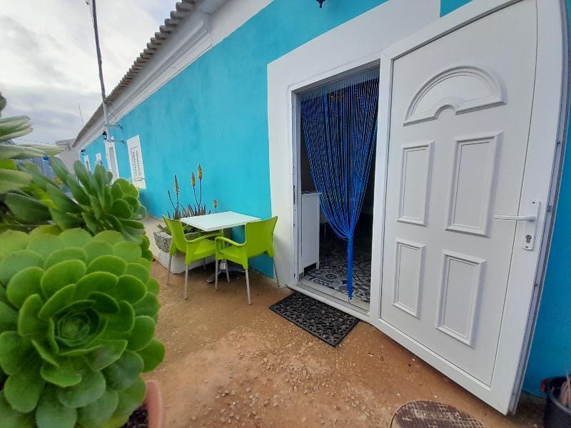 Tropicana Holiday Apartments Hotel in Guia