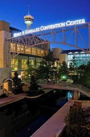 3br-2ba Cityscape Haven With Panoramic Tower View Hotel in San Antonio