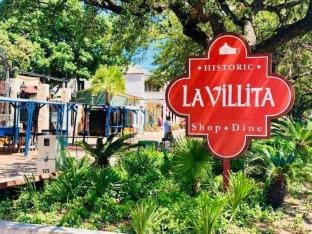 3br-2ba Cityscape Haven With Panoramic Tower View Hotel in San Antonio