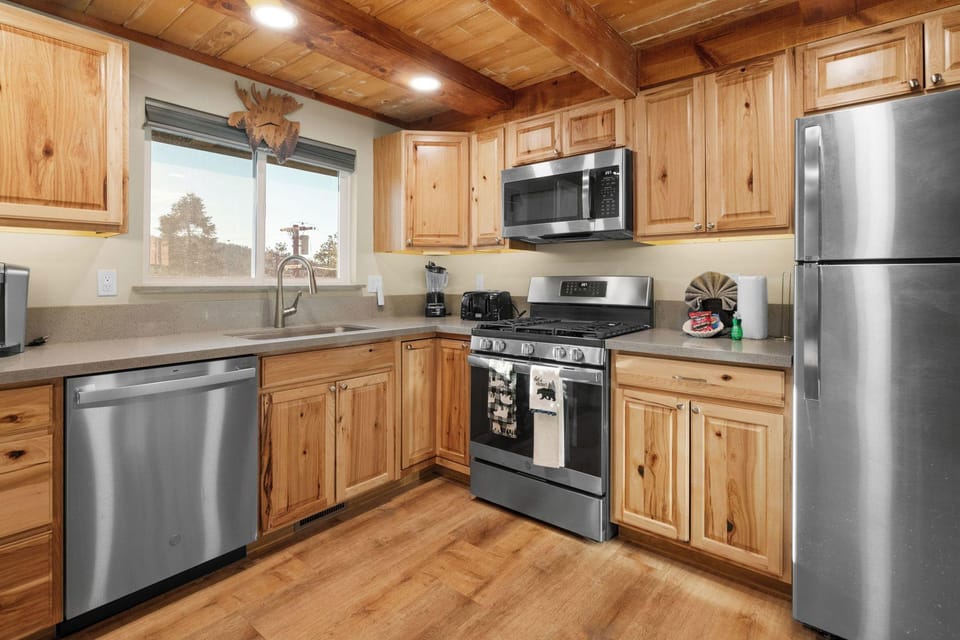 Moonridge Chalet Hotel in Big Bear
