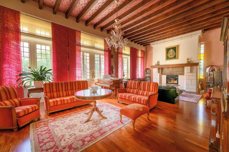 Château Picol Hotel in Centre-Val de Loire