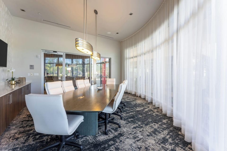 Daytona 2BR Getaway Parking Family & Pet-friendly Hotel in Florida
