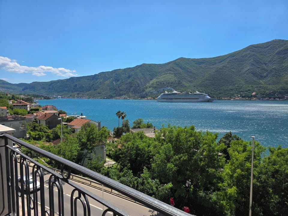 Adiya Signature Hotel Hotel in Dobrota