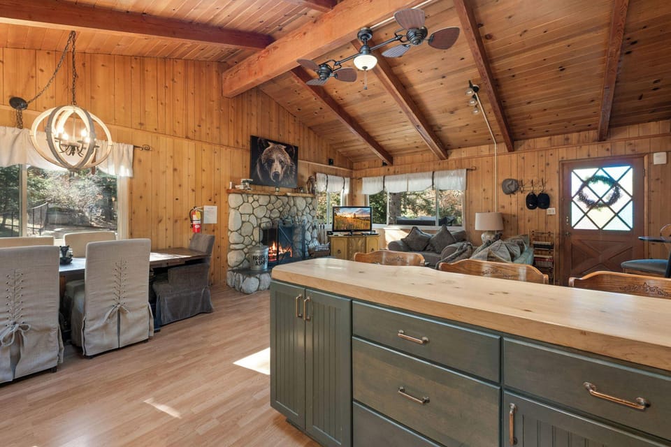 Honey Bear Den Hotel in Big Bear
