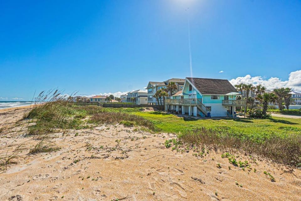 Pelican Beach Private Ocean Front Beach House- Sleeps 10 Bring Your Surf Boards Hotel in Palm Coast