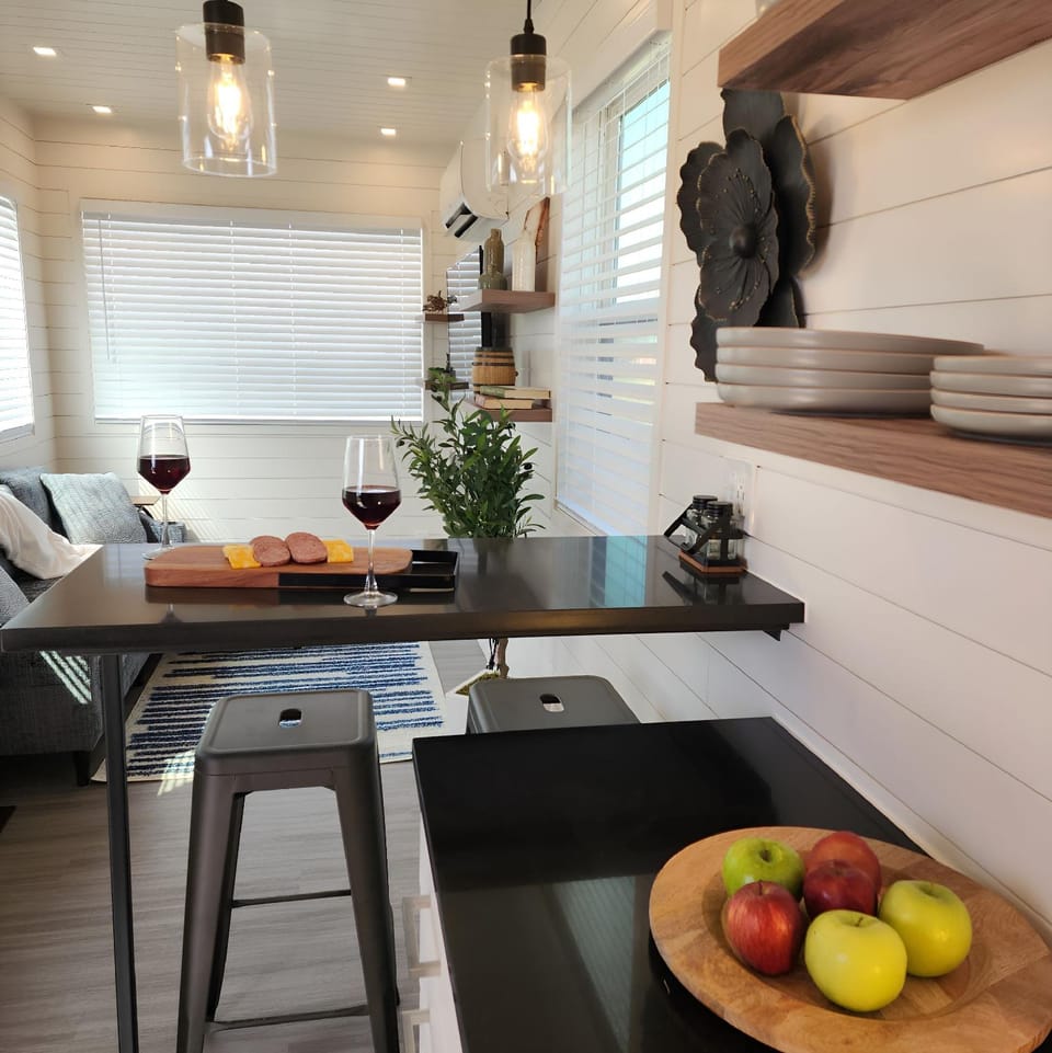 Unit 7 Napa Valley Station Stylish Stay Hotel in Rio Grande