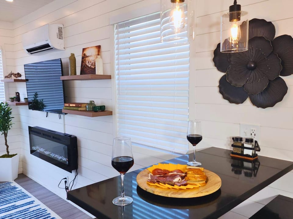 Unit 7 Napa Valley Station Stylish Stay Hotel in Rio Grande