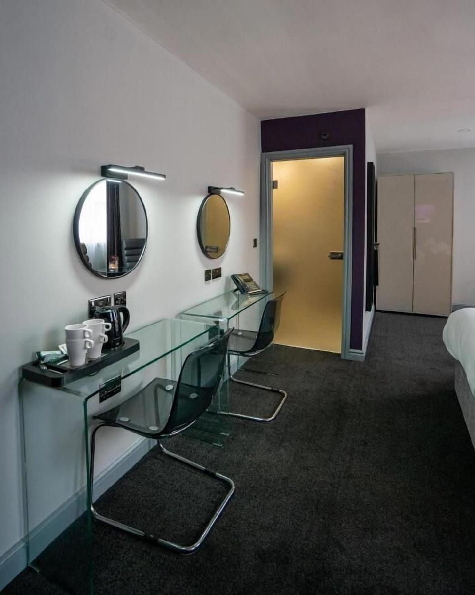 Hotel 105 by Hillcrest Hotel Hotel in Liverpool