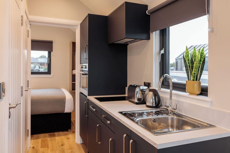 Tattenhall Marina Hotel in Wales