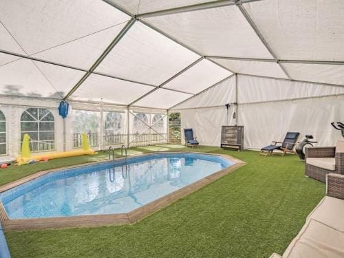 The Tranquil Orchard Lodge in England