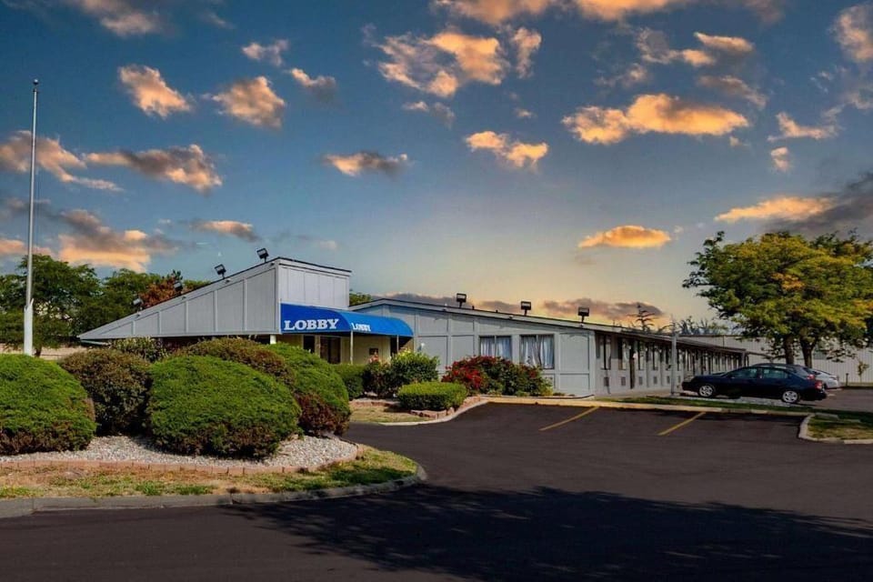 Stay-Well Inn Hotel in Jerusalem Township
