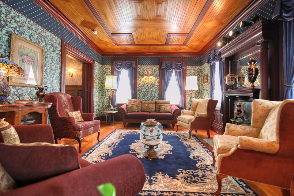 Huddy House Bed & Breakfast Hotel in Toms River