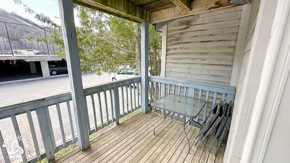 Blue Mtn 1 Bedroom with Mountain View Hotel in Grey Highlands
