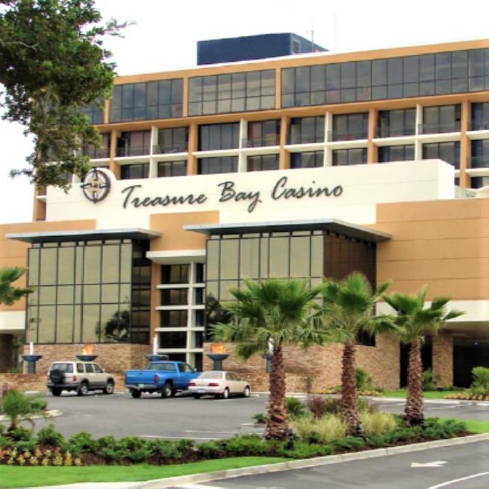Royal Holiday Beach Resort Resort in Biloxi
